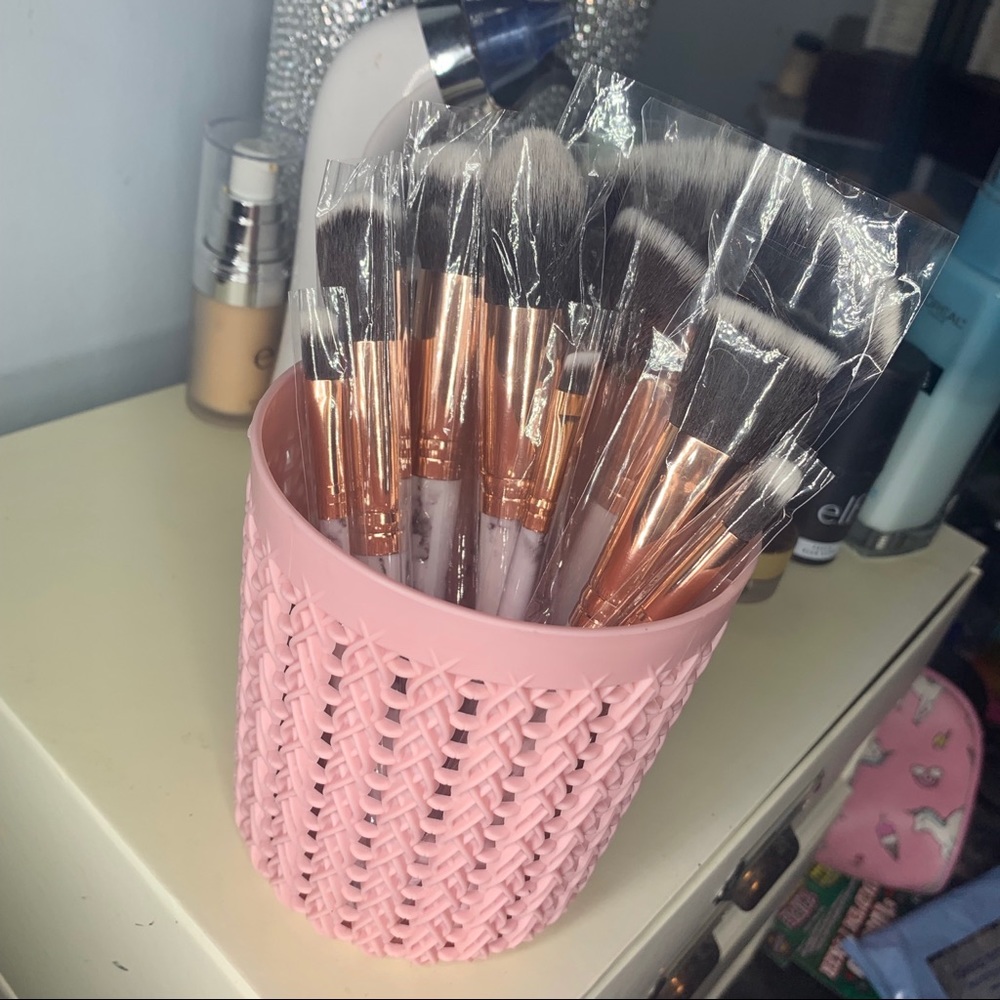 ❣️NEW❣️ 10pc White Marble Brush Set & Holder